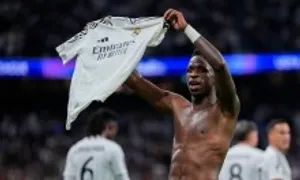 Vinicius tái hiện màn 'phơi áo' của Ronaldo